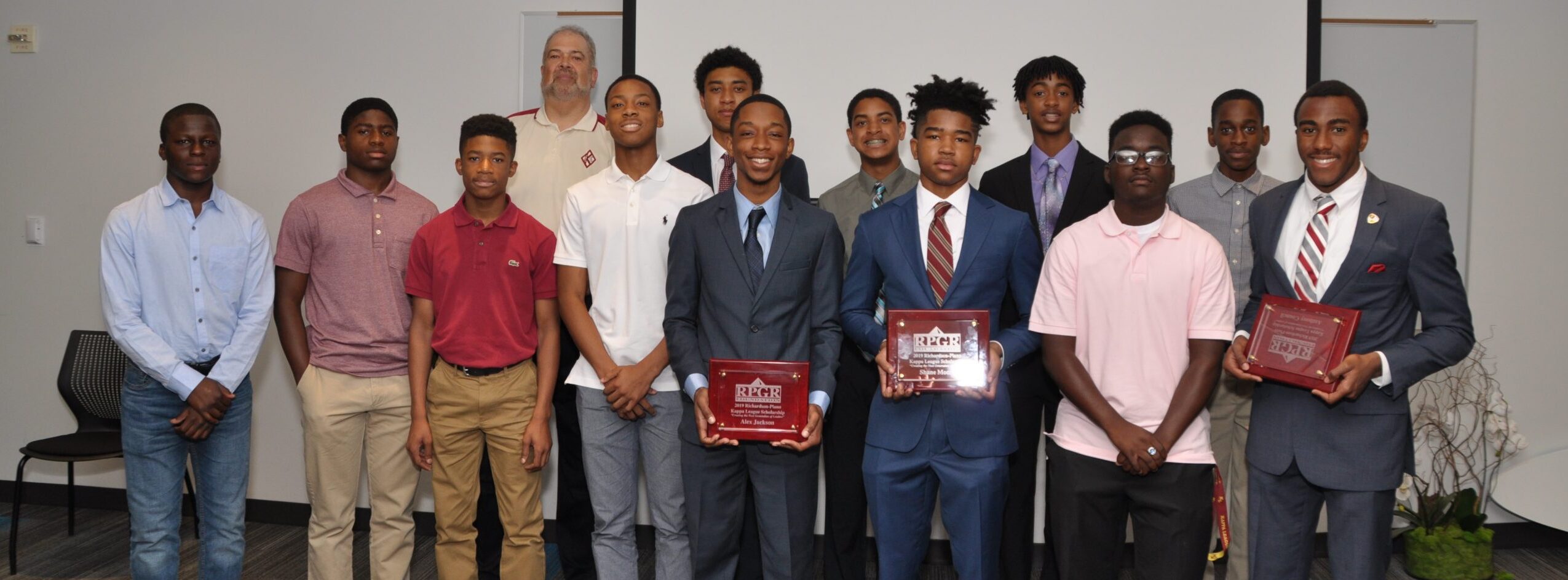 Students and mentors at Richardson Plano Guide Right Foundation